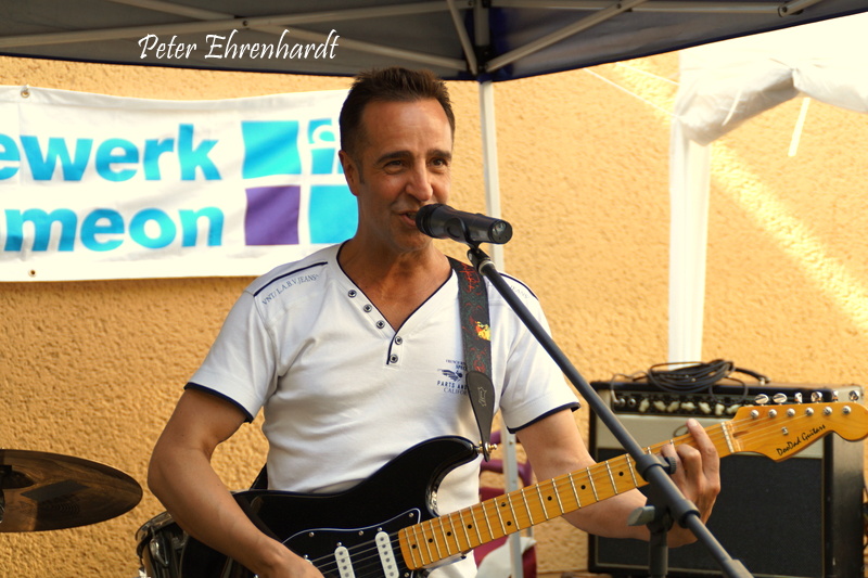 Peter Ehrhardt-Gitarrist und Sänger-Berlin