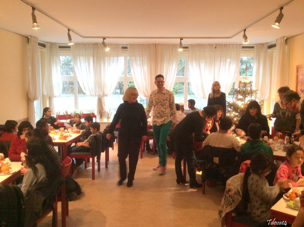 Eine Weihnachtsfeier für Kinder der Flüchtlingsunterkunft Späthstraße in Britz im Diakonie Haus Britz am 16.12.2014