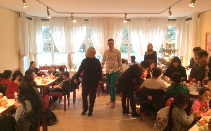 Eine Weihnachtsfeier für Kinder der Flüchtlingsunterkunft Späthstraße in Britz im Diakonie Haus Britz am 16.12.2014
