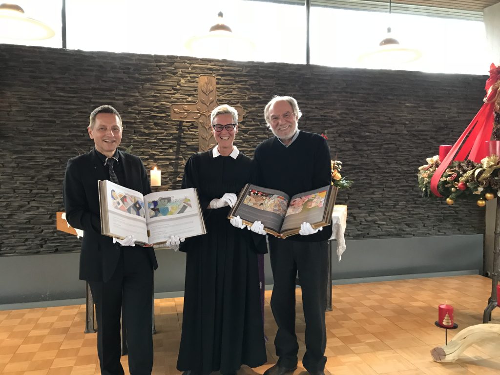 Übergabe der Wiedmann Bibel für Christoph-Blumhardt-Gemeinde Britz