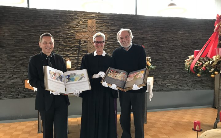Übergabe der Wiedmann Bibel für Christoph-Blumhardt-Gemeinde Britz