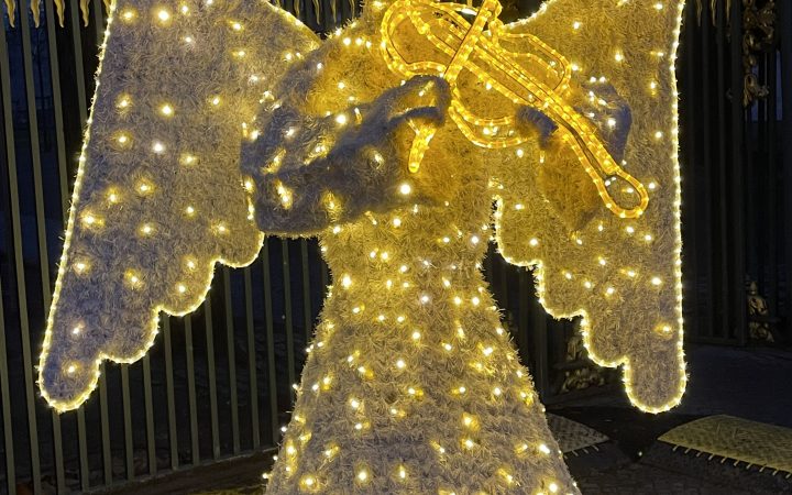 Ein vorweihnachtlicher Stadtbesuch mit meinen Großeltern – eine Erinnerung.