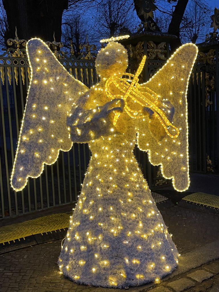 Ein vorweihnachtlicher Stadtbesuch mit meinen Großeltern – eine Erinnerung.