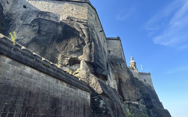 Mit Steinen kann man Festungen bauen