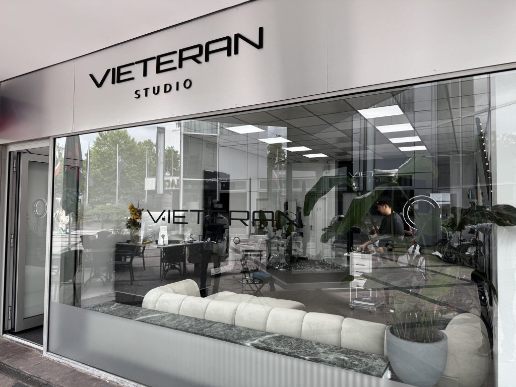 Das Handwerk der Würde – Unterwegs mit den Frisuren-Künstlern von VIETERAN Studio